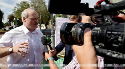 Лукашенко: у нас с Путиным единое мнение - Беларусь травят, чтобы потом броситься на Россию