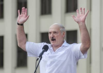 Лукашенко собирается закрыть бастующие предприятия в Беларуси