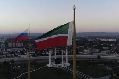 Рамзан Кадыров похвастался самым большим флагштоком и флагом