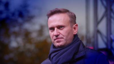Алексея Навального доставили в клинику в Берлине