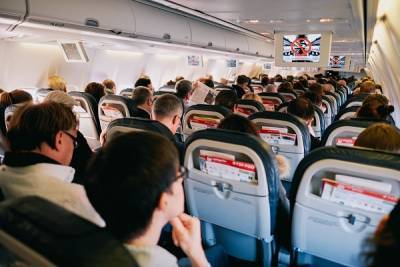 Опрос выявил отношение россиян к аплодисментам в самолёте
