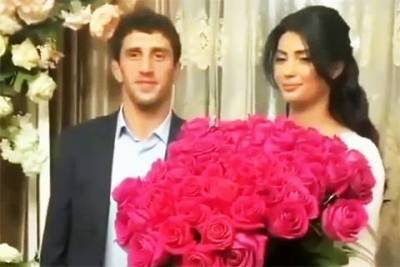 В сети обсуждают, как борец Заурбек Сидаков выгнал свою невесту со свадьбы: хронология и все подробности скандала