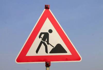 Дорожные работы ограничат скорость машин на семи трассах в Ленобласти 23 августа