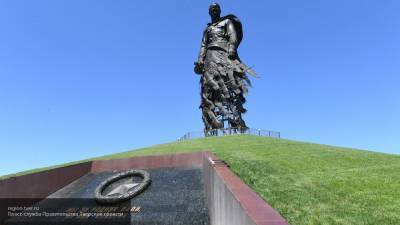Появилось видео с самой большой Георгиевской лентой у Ржевского мемориала