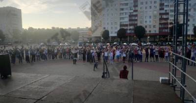 "Жыве Беларусь!": жители белорусского Солигорска вышли на акцию