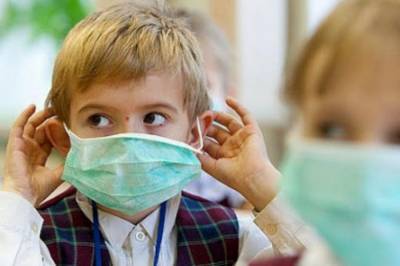 В ВОЗ рассказали, как дети должны носить защитные маски во время пандемии COVID-19