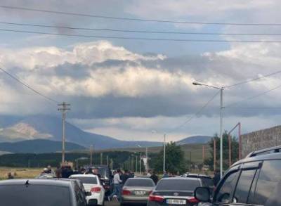 Пытались взорвать автомобиль брата депутата- армянина из Грузии