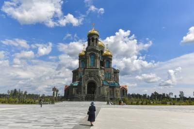 Главный храм Вооруженных сил украсили подсветкой в виде флага России
