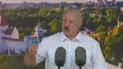 Президент Белоруссии Александр Лукашенко привел армию в полную боевую готовность