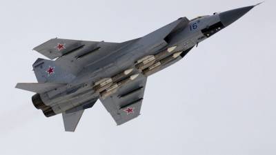 Появилось видео полета истребителей МиГ-31 в стратосфере