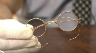 Очки Махатмы Ганди ушли с молотка за $340 тысяч