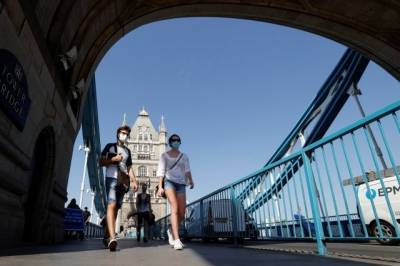 Тауэрский мост в Лондоне на 1,5 часа застрял при разведении