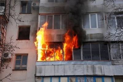 В Новотроицке спасатели вызволили из огня четырех человек