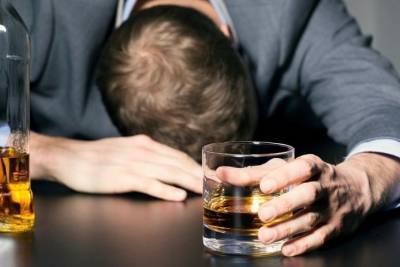 Наркологи назвали отличия мужского алкоголизма от женского