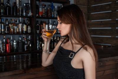 Объяснена разница между мужским и женским алкоголизмом