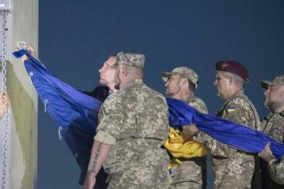 Мэр Кличко поднял главный флаг Украины