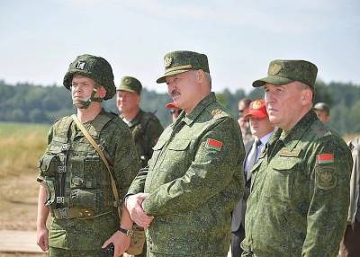 "Реагировать без предупреждения": Лукашенко приказал военным отвечать на внешнюю агрессию