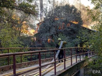 В Северной Калифорнии бушует масштабный лесной пожар, его признали вторым по величине в истории штата