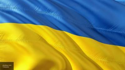 Украинцы высмеяли самый высокий флагшток в стране с кривым гербом
