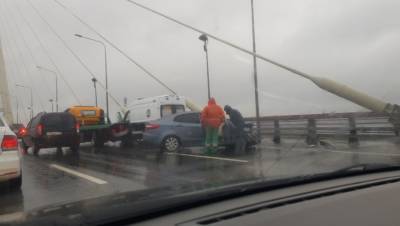 Два человека пострадали в массовом ДТП на Большом Обуховском мосту
