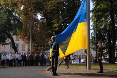 Во Львове торжественно подняли Государственный флаг Украины