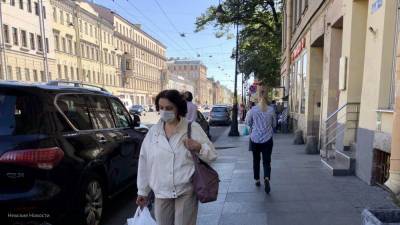 Медики за сутки обследовали на коронавирус более 15 тысяч петербуржцев