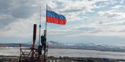 В России масштабно отметили День Флага