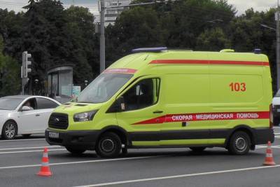 Один человек погиб в ДТП с грузовиком на севере Москвы