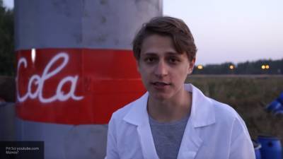Известный безумными экспериментами блогер создал фонтан из кока-колы
