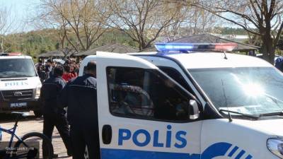 Полиция нашла запрещенные вещества на кладбище в Турции