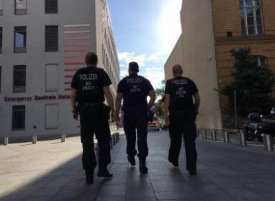 Полиция взяла под круглосуточную охрану клинику в Берлине, где лечат Навального