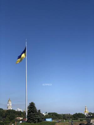 Как выглядит самый большой флаг Украины на флагштоке высотой 90 м: ФОТОРЕПОРТАЖ