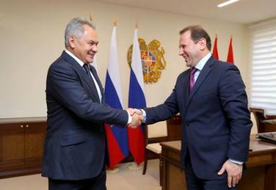 О чем говорили российский и армянский военные министры на встрече