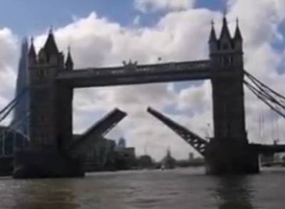 Тауэрский мост в Лондоне сломался при разводе: сотни людей и машин застряли в центре города