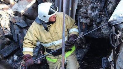 Пожарные спасли мужчину из горящего дома в Крыму