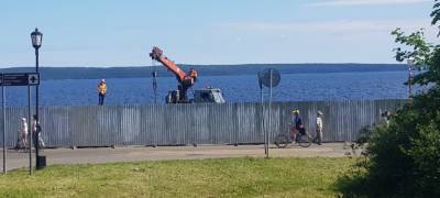 Власти Петрозаводска объяснили разрушение набережной особым характером Онежского озера