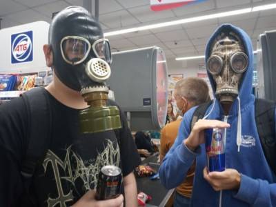 Полная защита: В Запорожье студенты оригинально спасаются от коронавируса