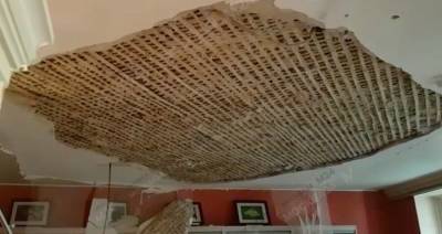 В музее имени Бахрушина обрушилась часть потолка