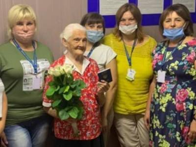 102-летняя украинка впервые получила загранпаспорт, чтобы воссоединиться с семьей