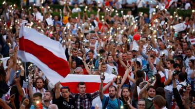 Несколько десятков тысяч человек пришли на площади Независимости в Минске