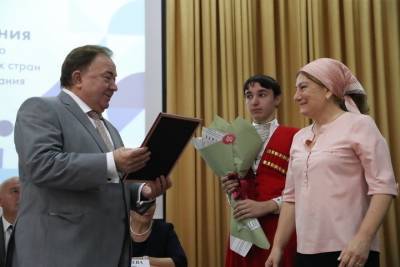 Глава Ингушетии призвал поддержать проваливших ЕГЭ выпускников