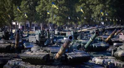 Зеленский передал военным партию вооружения и военной техники