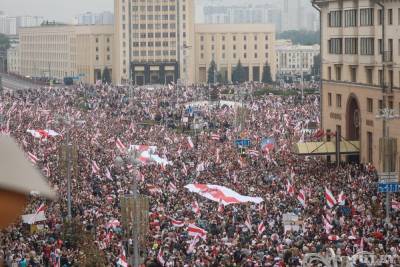 В Минске на акцию протеста собрались порядка 100 тысяч человек