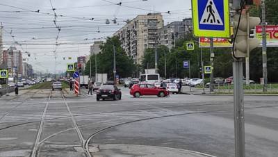 Два полицейских пострадали в ДТП на севере Петербурга