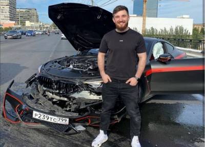 Скандальный блогер разбил спорткар за 9 миллионов на Астраханском мосту Волгограда