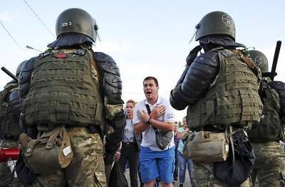 "Будете иметь дело с нами": белорусские военные предупредили протестующих