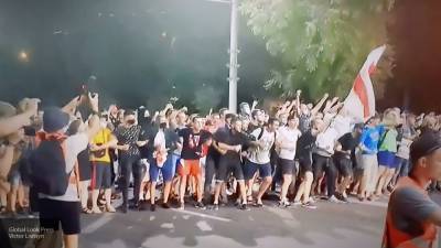 СМИ: на митинге в Минске активизировались провокаторы