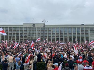 В Беларуси вновь протест: на улицы Минска вышли 100 тысяч человек
