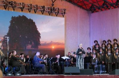 В Смоленске состоялся праздничный концерт с участием Академического ансамбля песни и пляски войск национальной гвардии Российской Федерации