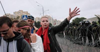 Соратница Тихановской призвала протестующих не провоцировать военных